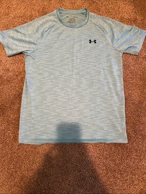 Under Armour Men’s Light Blue tee